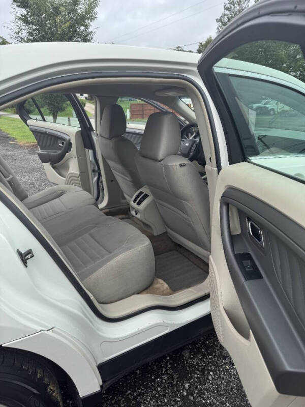 2012 Ford Taurus SE