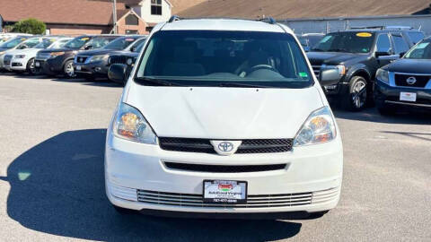 2004 Toyota Sienna LE 7 Passenger