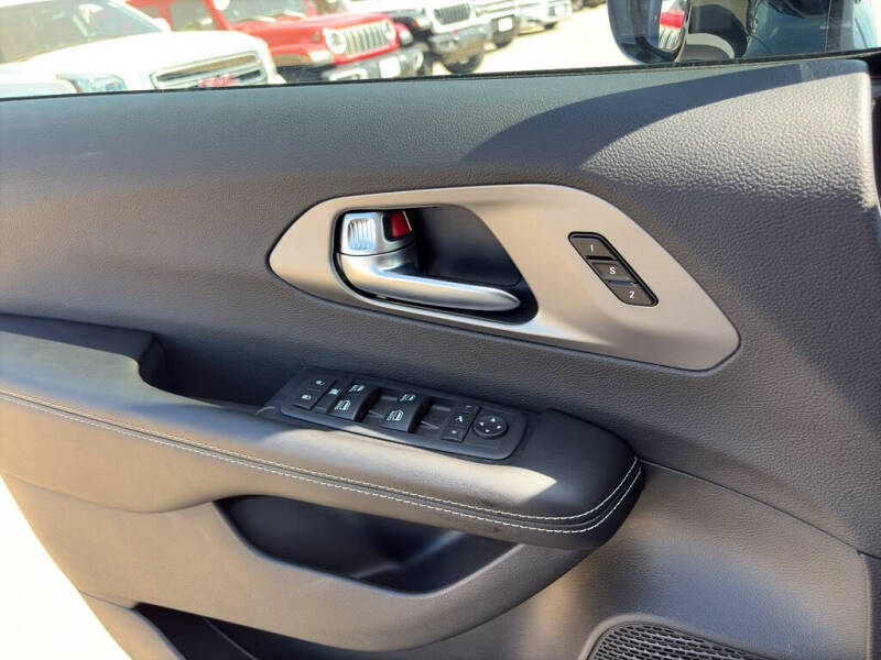 2027 Chrysler Pacifica Limited