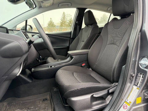 2022 Toyota Prius LE