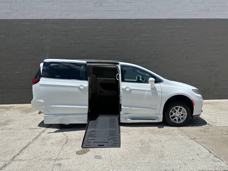 2022 Chrysler Pacifica Touring L