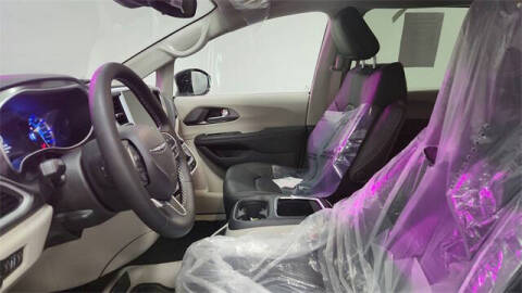 2024 Chrysler Pacifica Plug-In Hybrid Select