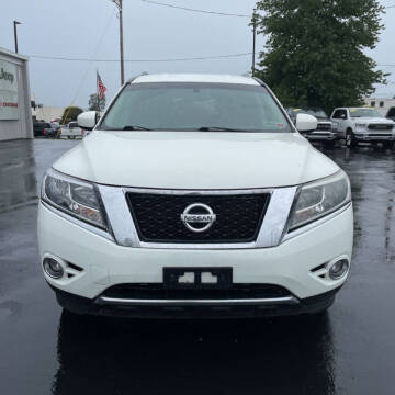 2015 Nissan Pathfinder for sale at BUCKEYE DAILY DEALS in Lancaster OH
