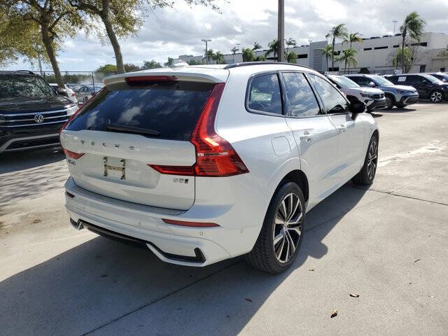 2023 Volvo XC60 B5 Plus Dark Theme