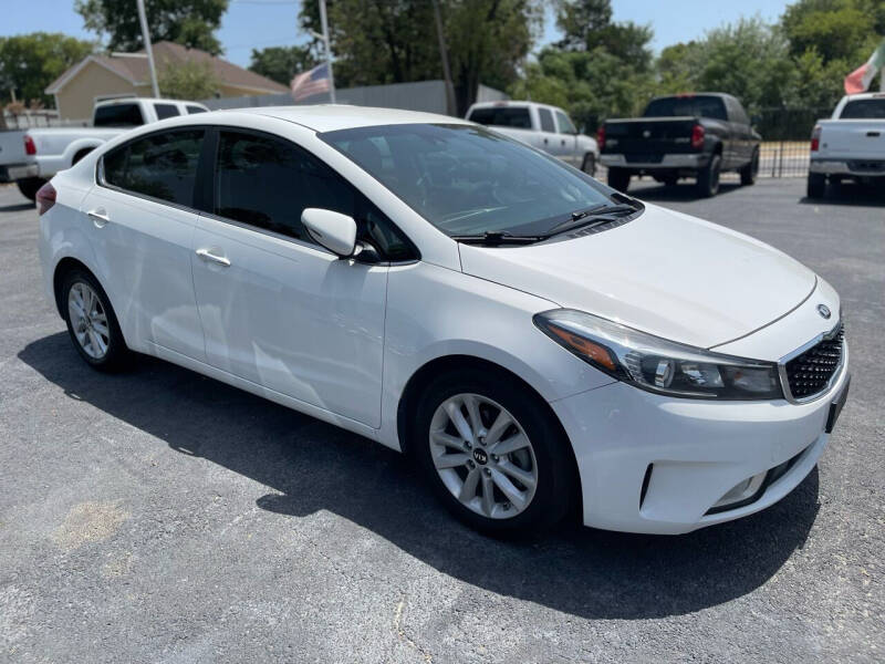 2017 Kia Forte S photo 2