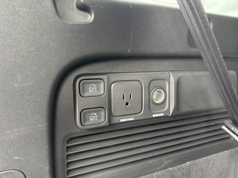 2023 Rivian R1S Adventure