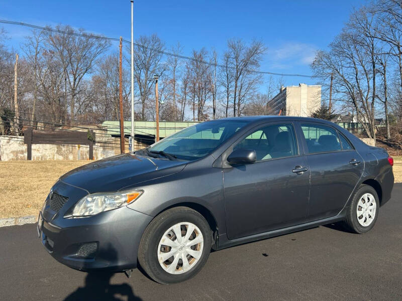 2010 Toyota Corolla LE photo 2