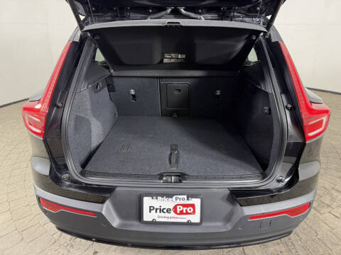 2024 Volvo XC40 B5 Plus Dark Theme