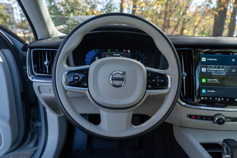 2024 Volvo S60 B5 Core Dark Theme