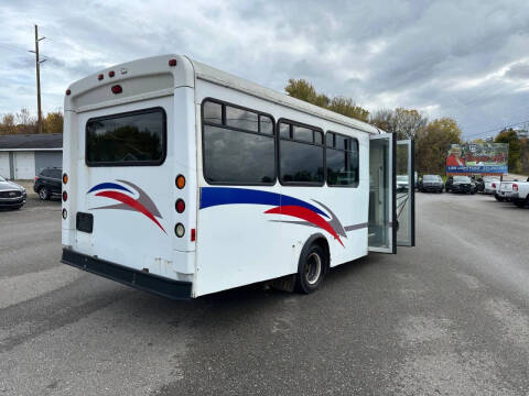 2005 Ford E-Series E-450 SD