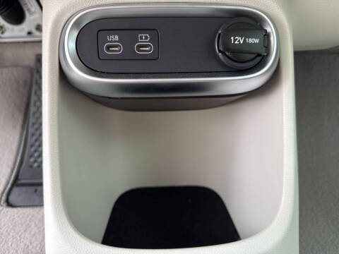 2024 Genesis GV60 Standard