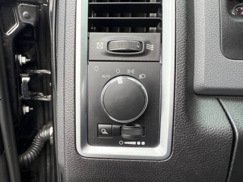 2017 RAM 1500 SLT