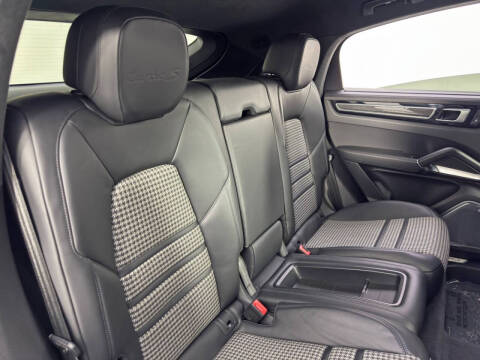 2022 Porsche Cayenne Turbo S E-Hybrid Coupe