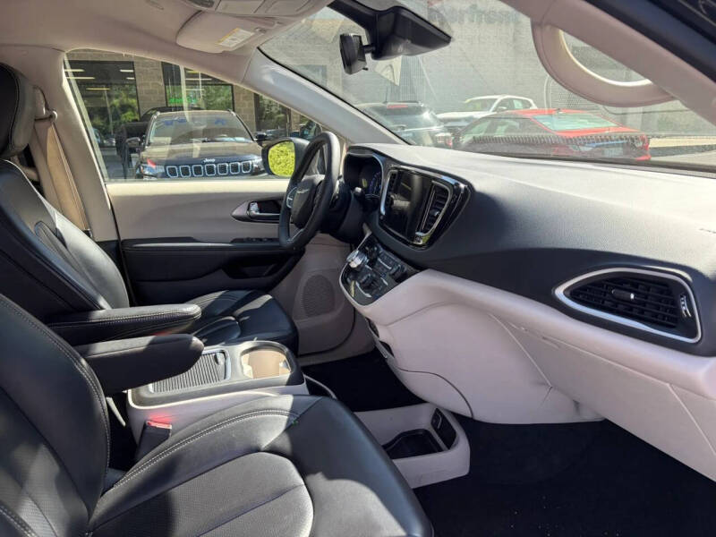 2023 Chrysler Pacifica Touring L