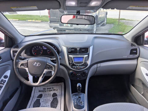 2013 Hyundai Accent SE