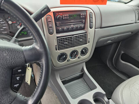 2004 Ford Explorer XLT