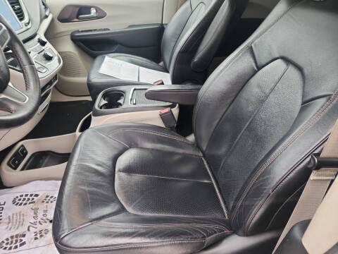 2017 Chrysler Pacifica Touring-L Plus