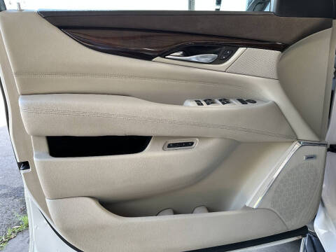 2017 Cadillac Escalade Standard