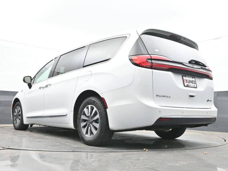 2023 Chrysler Pacifica Plug-In Hybrid Limited