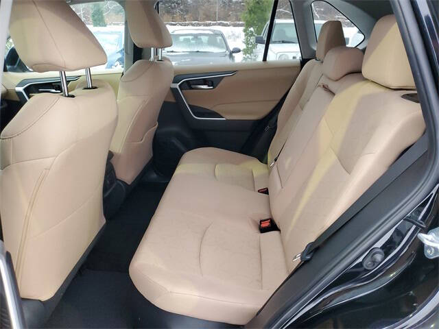 2022 Toyota RAV4 Hybrid XLE