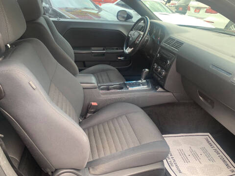 2013 Dodge Challenger SXT Plus