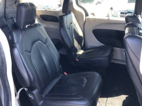 2017 Chrysler Pacifica Touring-L Plus