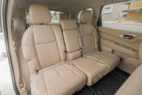 2017 Nissan Pathfinder SL