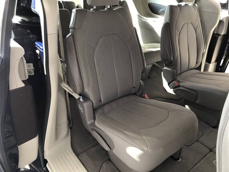 2020 Chrysler Voyager LX