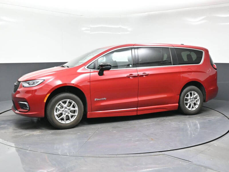 2025 Chrysler Pacifica Select