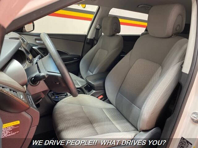 2017 Hyundai Santa Fe SE