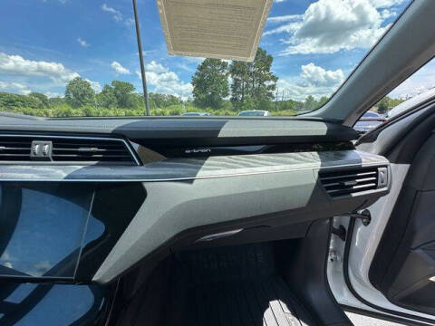 2023 Audi e-tron quattro Premium Plus