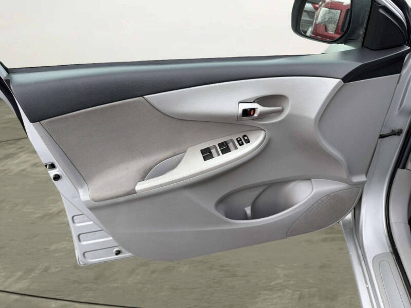 2011 Toyota Corolla LE