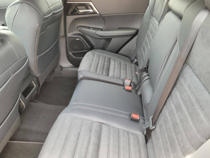 2026 Mitsubishi Outlander LE