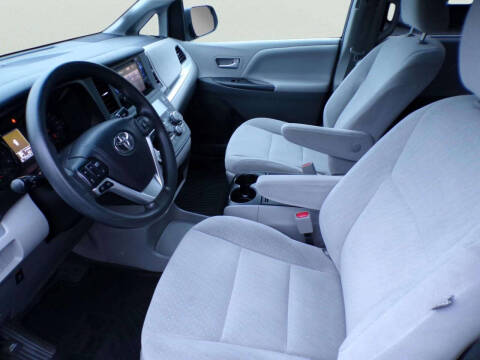 2017 Toyota Sienna LE 7-Passenger