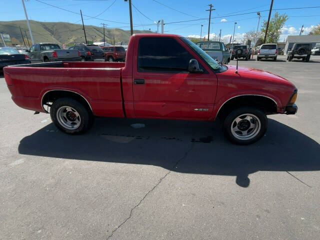 1995 Chevrolet S-10 for sale at PIERCY MOTORS INC in Union Gap, WA