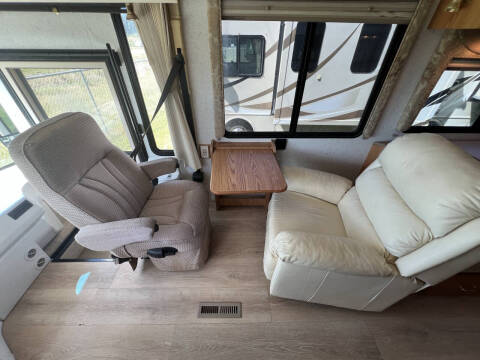 2001 Winnebago Journey 36L