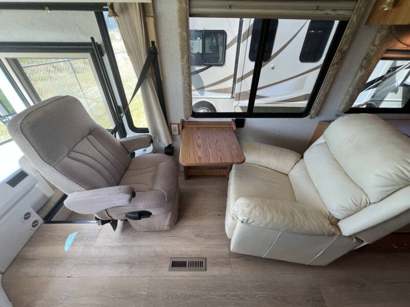 2001 Winnebago Journey 36L