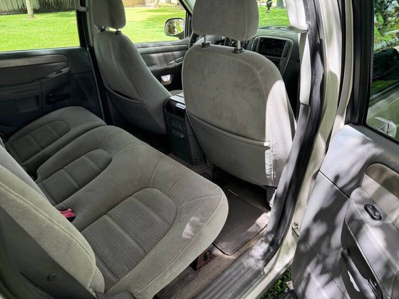 2004 Ford Explorer XLT