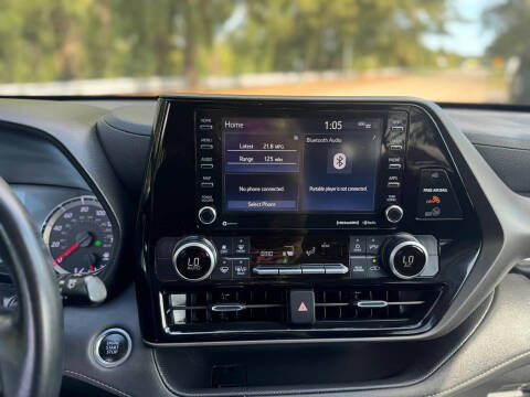 2021 Toyota Highlander LE