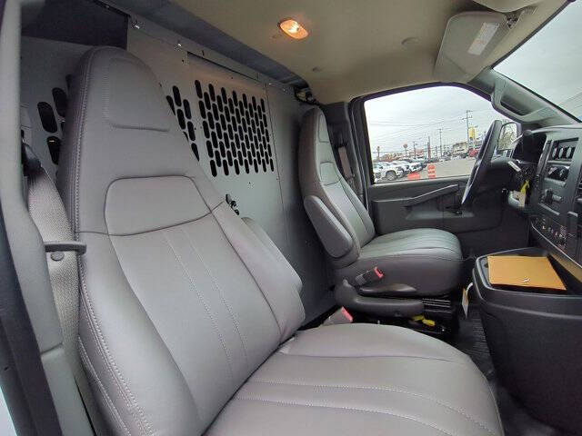 2025 Chevrolet Express 2500