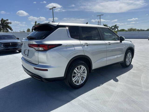 2024 Mitsubishi Outlander ES