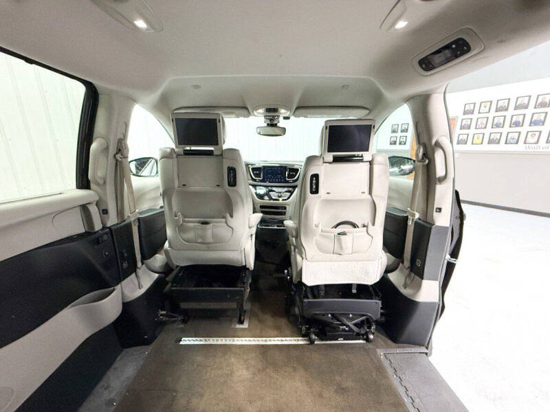 2017 Chrysler Pacifica Touring-L Plus