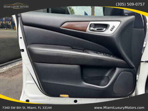 2020 Nissan Pathfinder SL