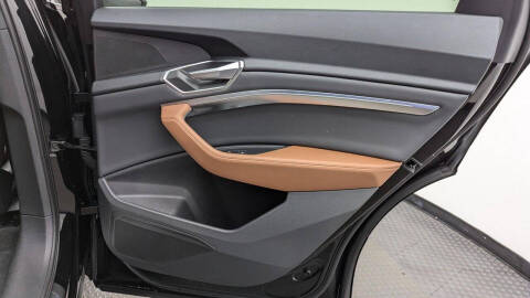 2022 Audi e-tron quattro Premium