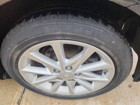 2014 Toyota Prius v Five