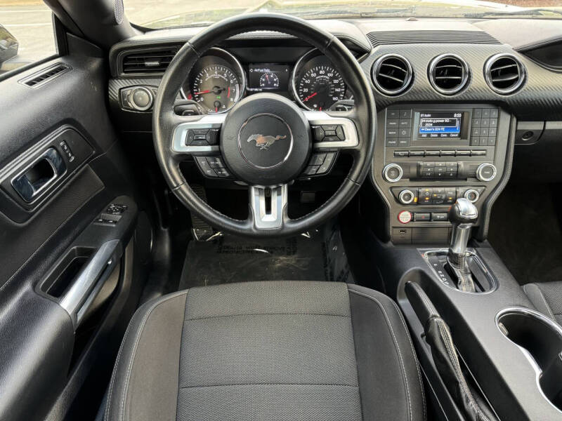 2016 Ford Mustang V6
