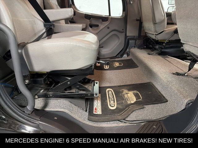 2004 Freightliner M2 106