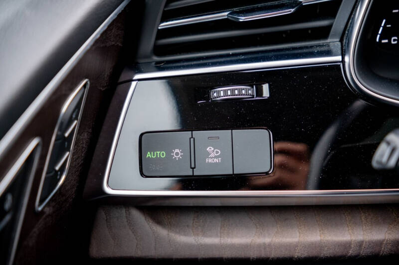 2020 Audi Q8 quattro Premium Plus 55 TFSI