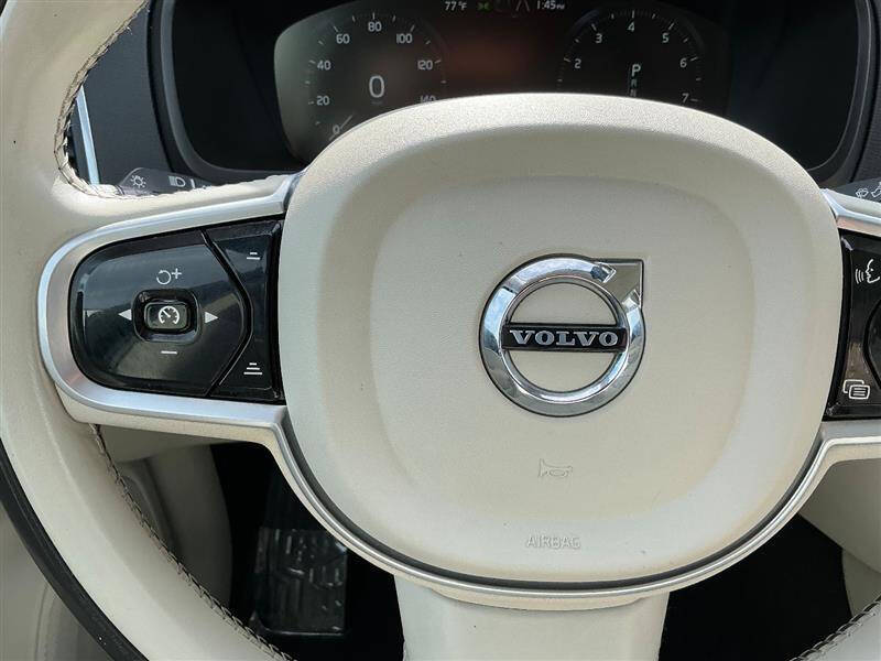 2019 Volvo XC90 T6 Momentum