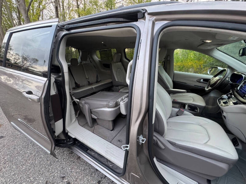 2017 Chrysler Pacifica Touring-L